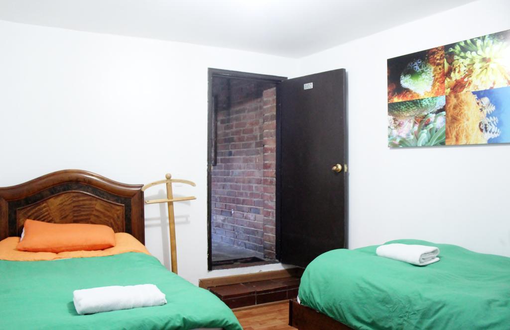 Hostal La Pinta Богота Экстерьер фото