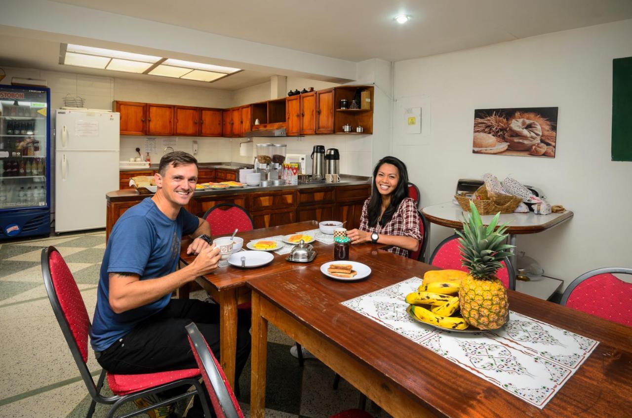 Hostal La Pinta Богота Экстерьер фото