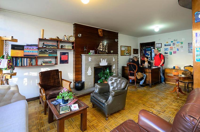 Hostal La Pinta Богота Экстерьер фото