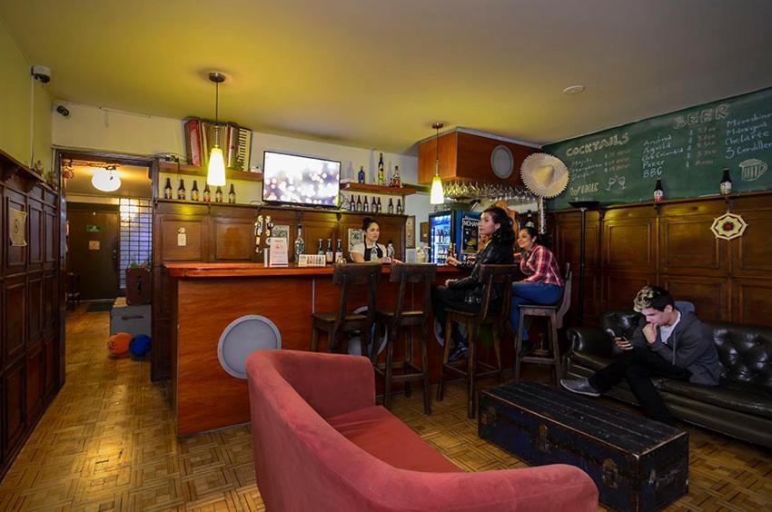 Hostal La Pinta Богота Экстерьер фото