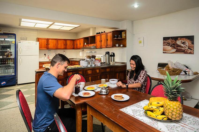 Hostal La Pinta Богота Экстерьер фото